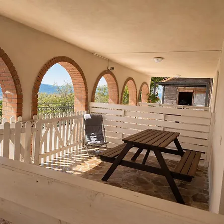 Semesterbostad Fattoria Cristina Family Duplex With Pool, Panoramic Terrace & Farm Animals - Bilo Rosa Castelnuovo Magra